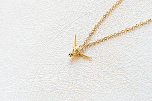 Victory horn on cable loop chain